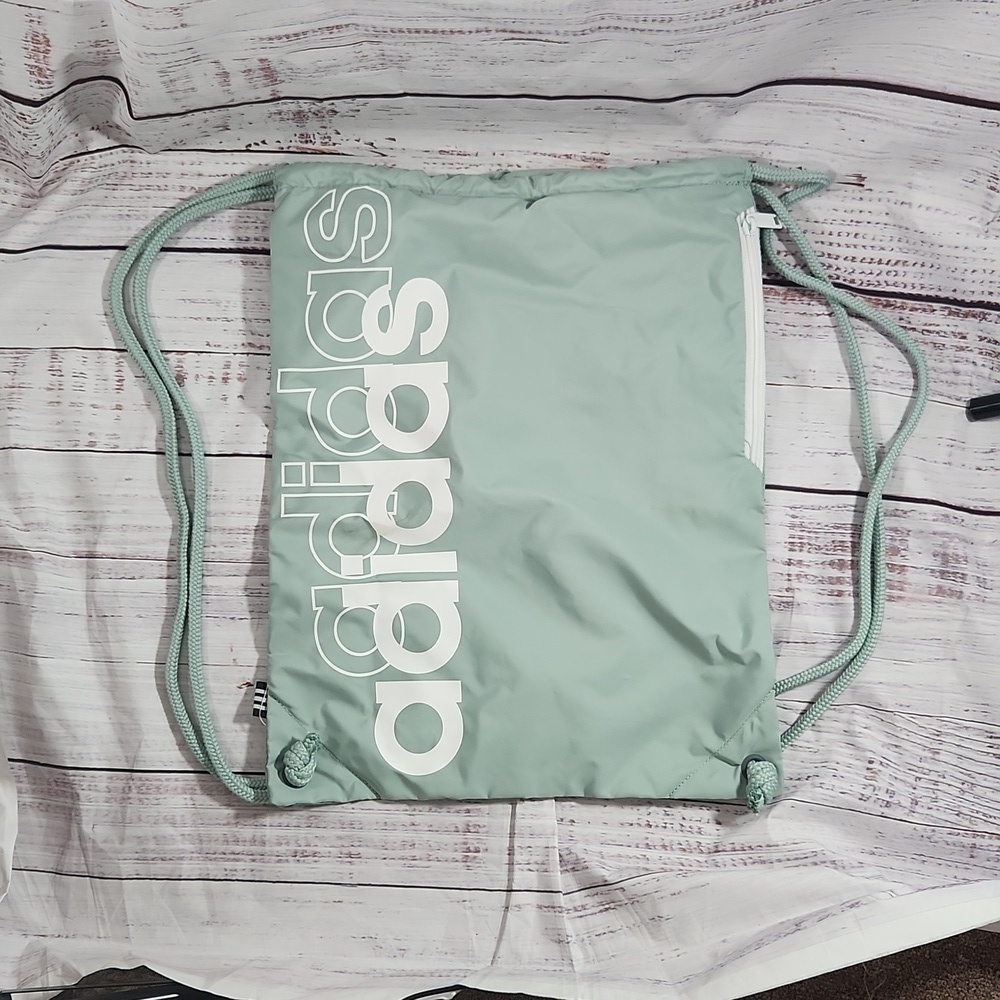 NWOT Adidas court lite sackpact